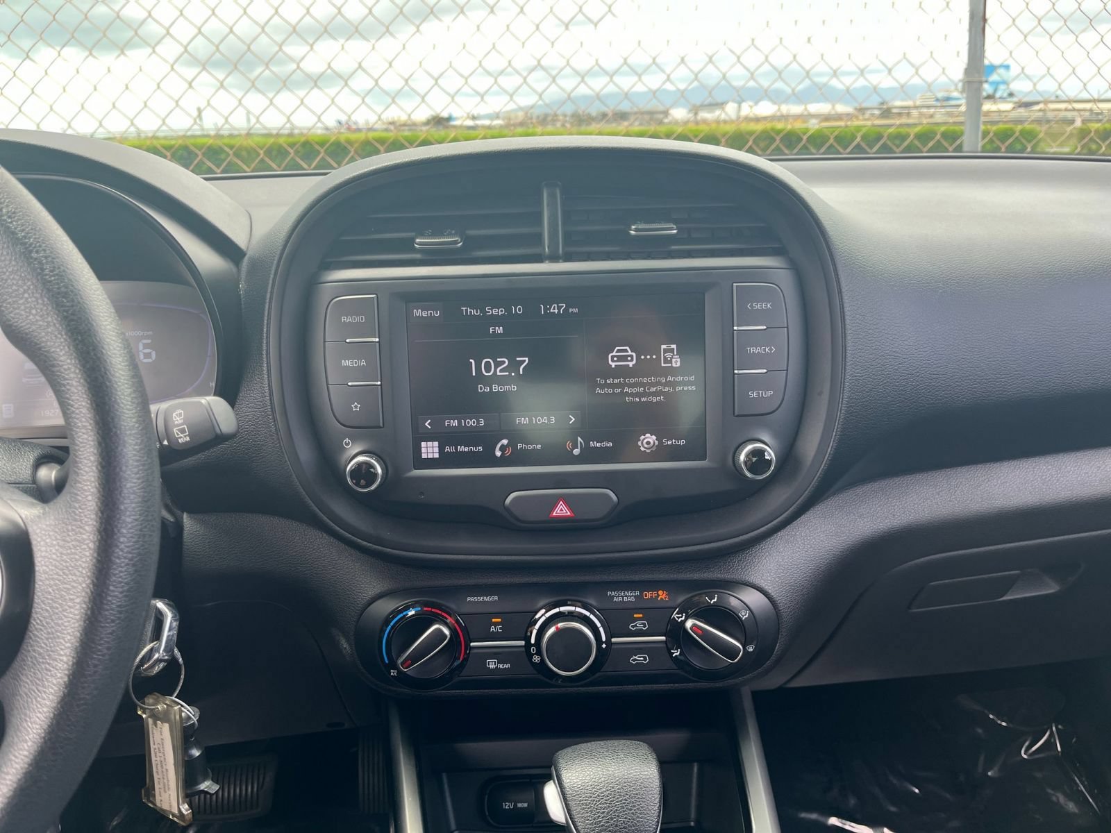 Used 2025 Kia Soul LX w/ LX Technology Package FWD image 16