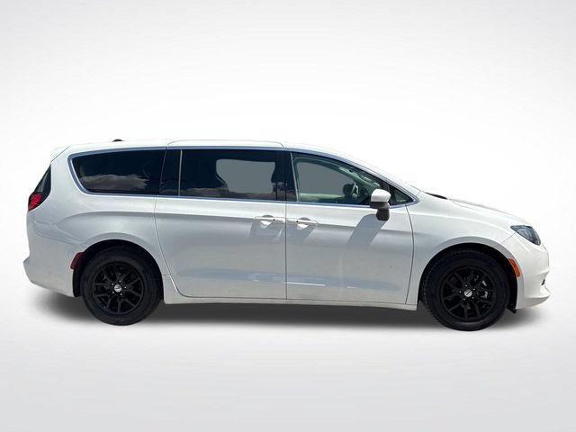 Used 2023 Chrysler Voyager LX FWD image 7