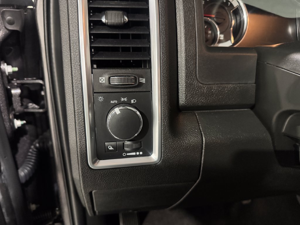 Used 2022 RAM 1500 Warlock AWD/4WD image 35