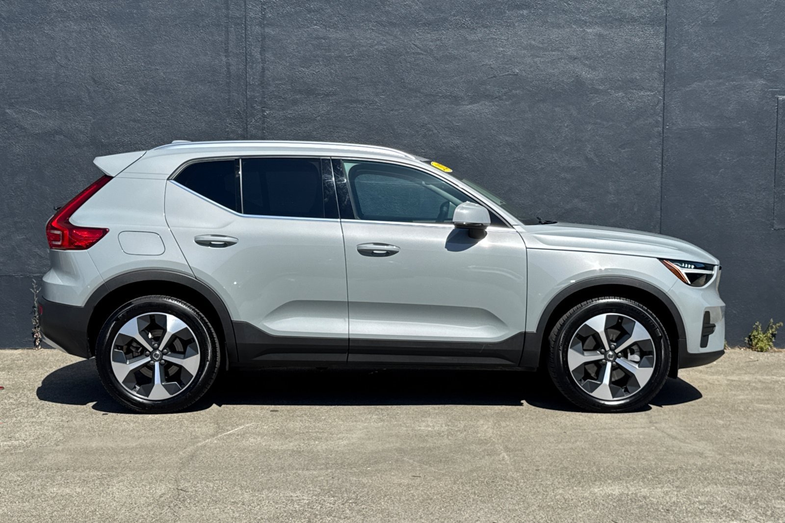 Used 2026 Volvo XC40 B5 Plus w/ Protection Package Premier AWD/4WD image 9