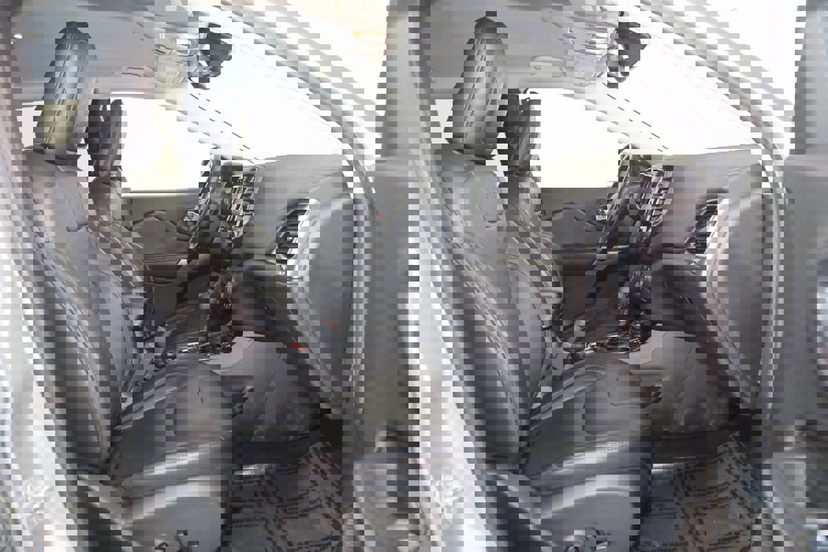 Used 2020 Jeep Cherokee Limited image 12