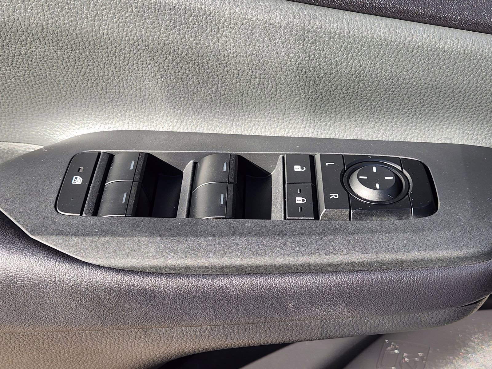 Used 2024 Toyota Prius LE image 27