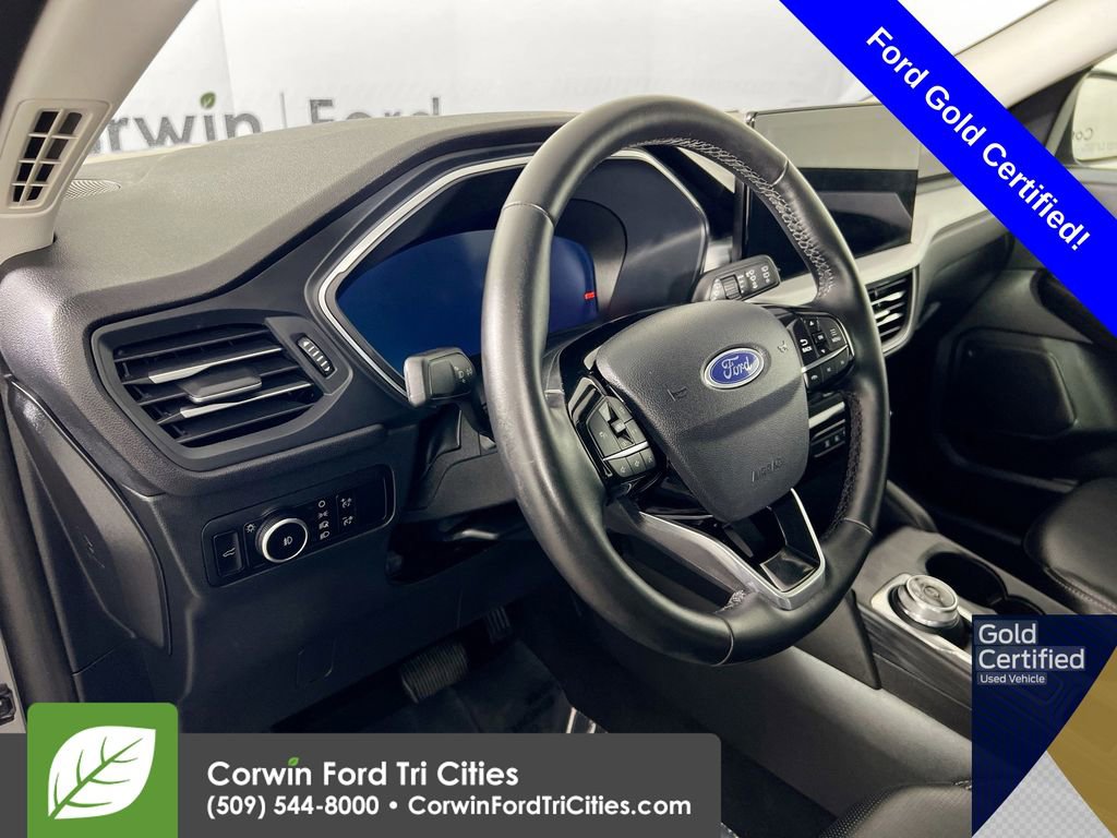 Certified 2025 Ford Escape Platinum AWD/4WD image 3