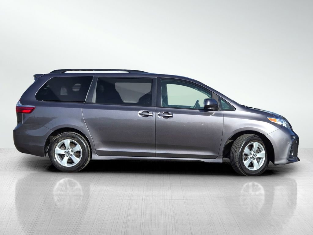 Used 2019 Toyota Sienna LE w/ Carpet Mat Package image 3