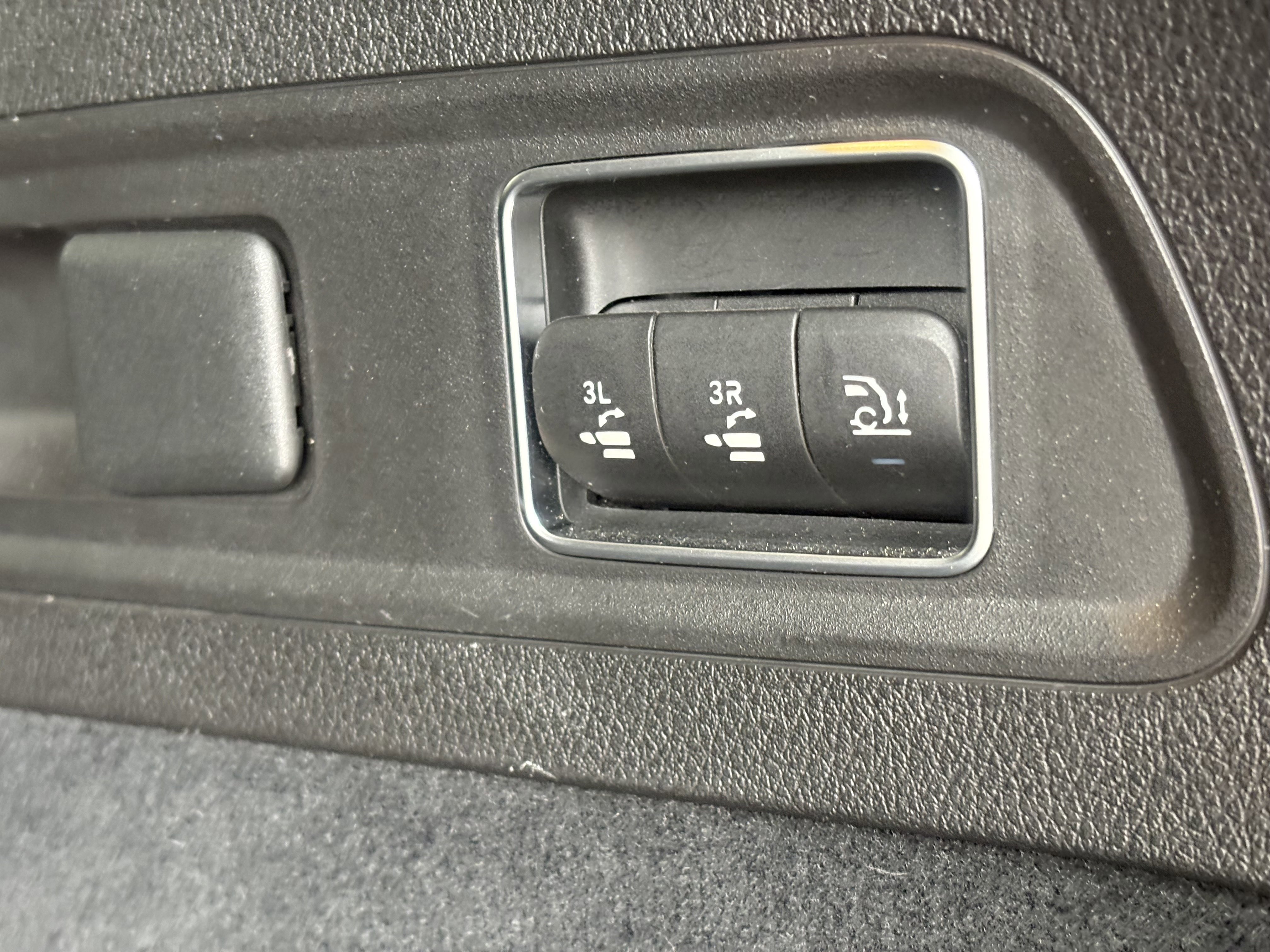 Used 2022 Mercedes-Benz GLS 450 4MATIC image 10