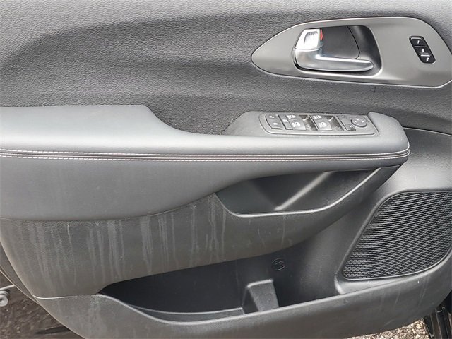 New 2026 Chrysler Pacifica Select image 15