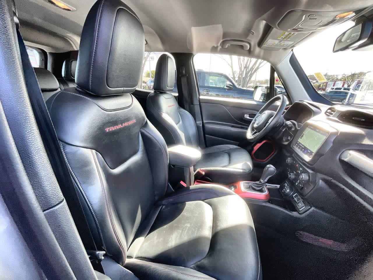 Used 2022 Jeep Renegade Trailhawk AWD/4WD image 3