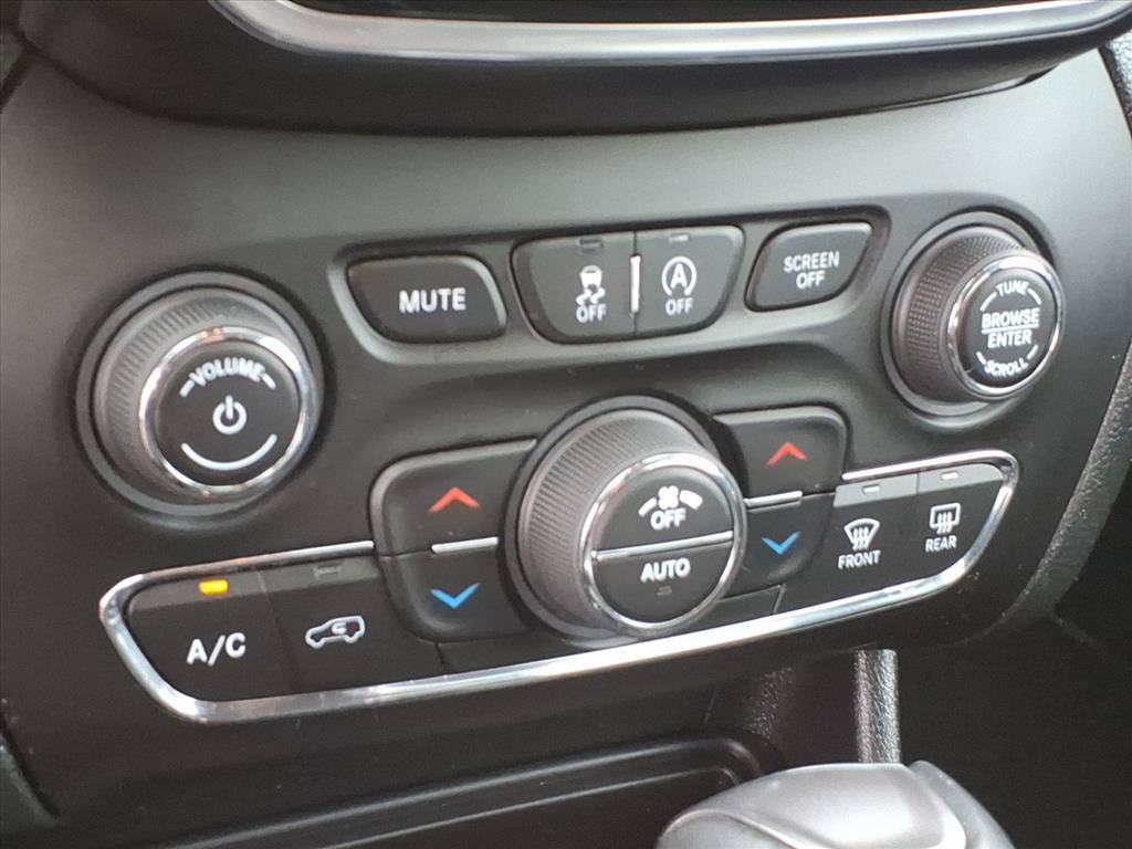 Used 2022 Jeep Cherokee Limited AWD/4WD image 31