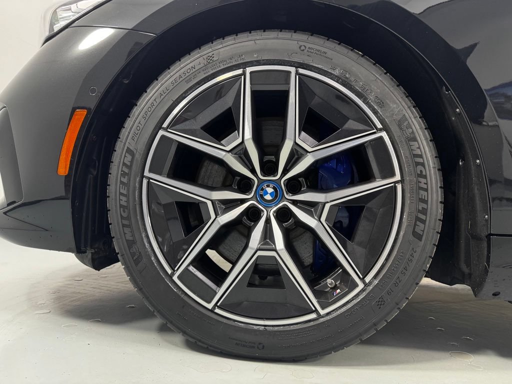 Used 2025 BMW i5 xDrive40 w/ M Sport Package AWD/4WD image 11