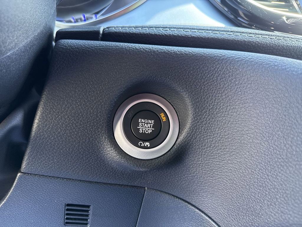 New 2026 Chrysler Pacifica Limited w/ Trailer Tow Group image 17