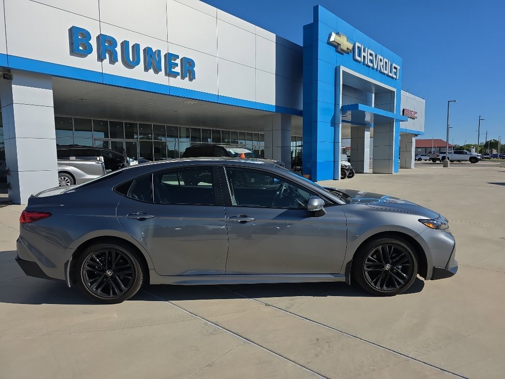 Used 2025 Toyota Camry SE w/ Convenience Package image 19