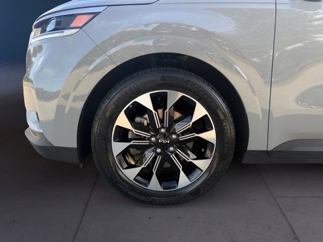 Certified 2024 Kia Carnival EX FWD image 12