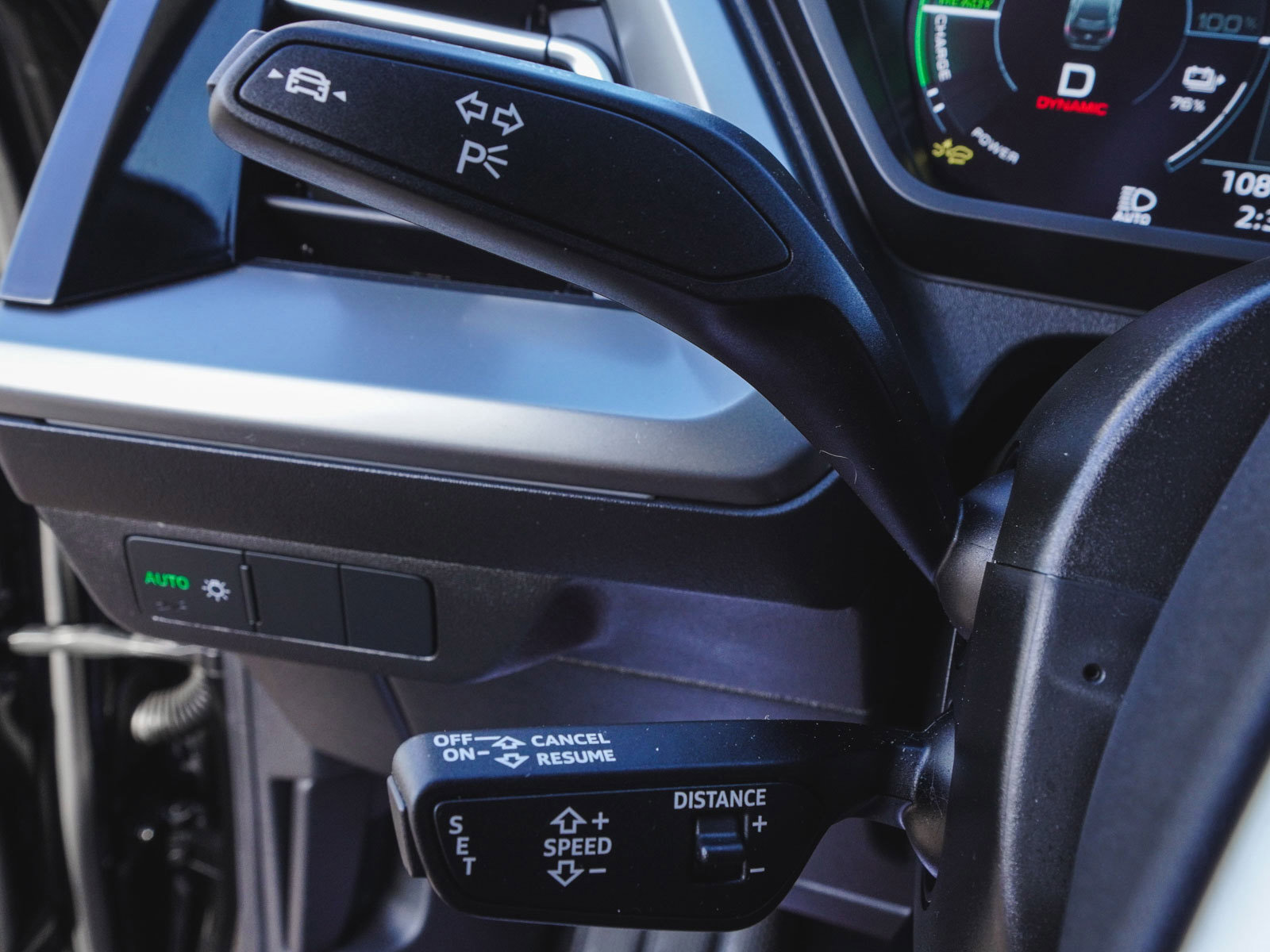 Used 2025 Audi Q4 e-tron Premium Plus image 21