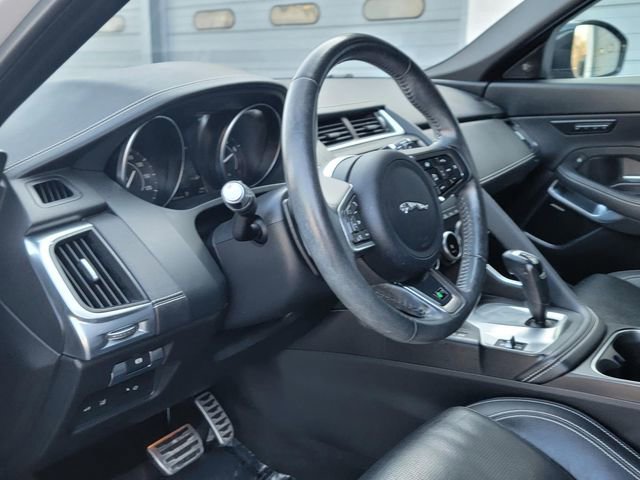 Used 2018 Jaguar E-PACE R-Dynamic SE image 11