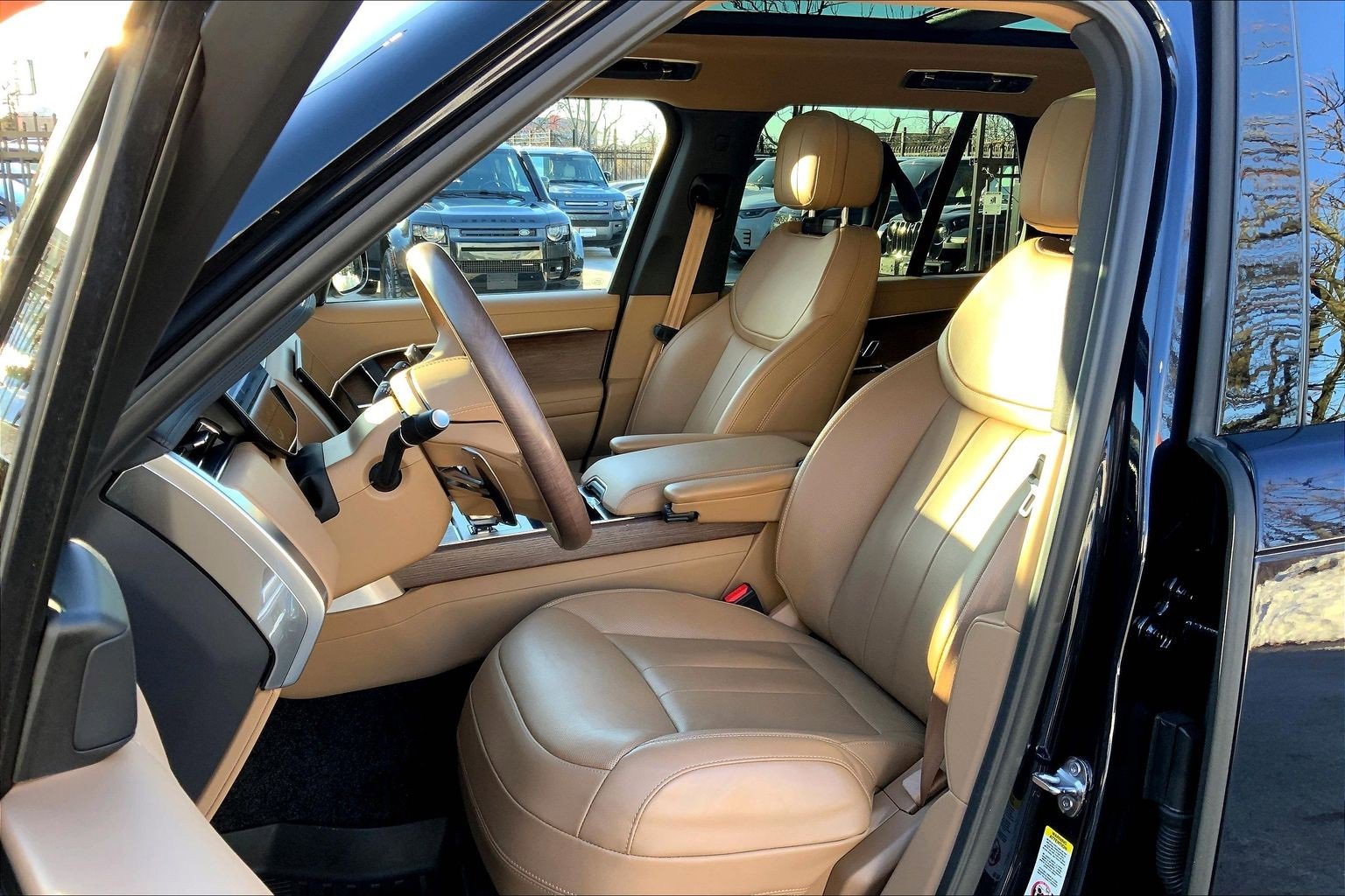 Used 2025 Land Rover Range Rover SE image 7