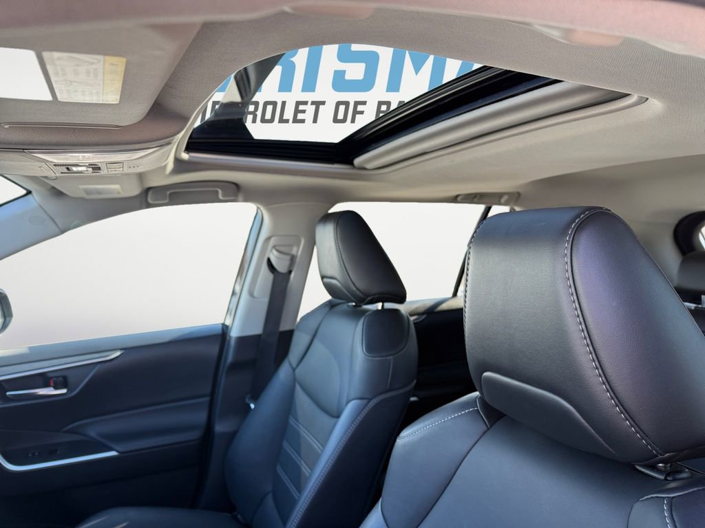 Used 2022 Toyota RAV4 XLE Premium image 17