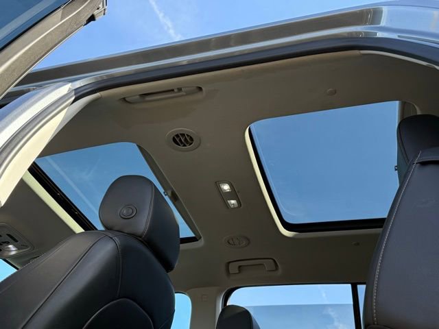 Used 2021 Chevrolet Traverse RS image 8