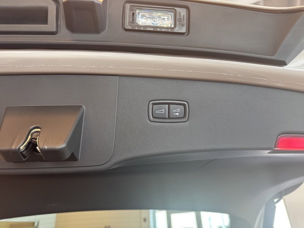 Used 2022 Porsche Cayenne Coupe image 16