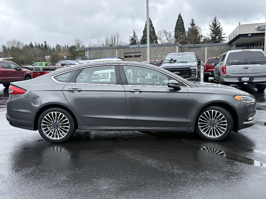 Used 2017 Ford Fusion SE w/ Equipment Group 202A image 4