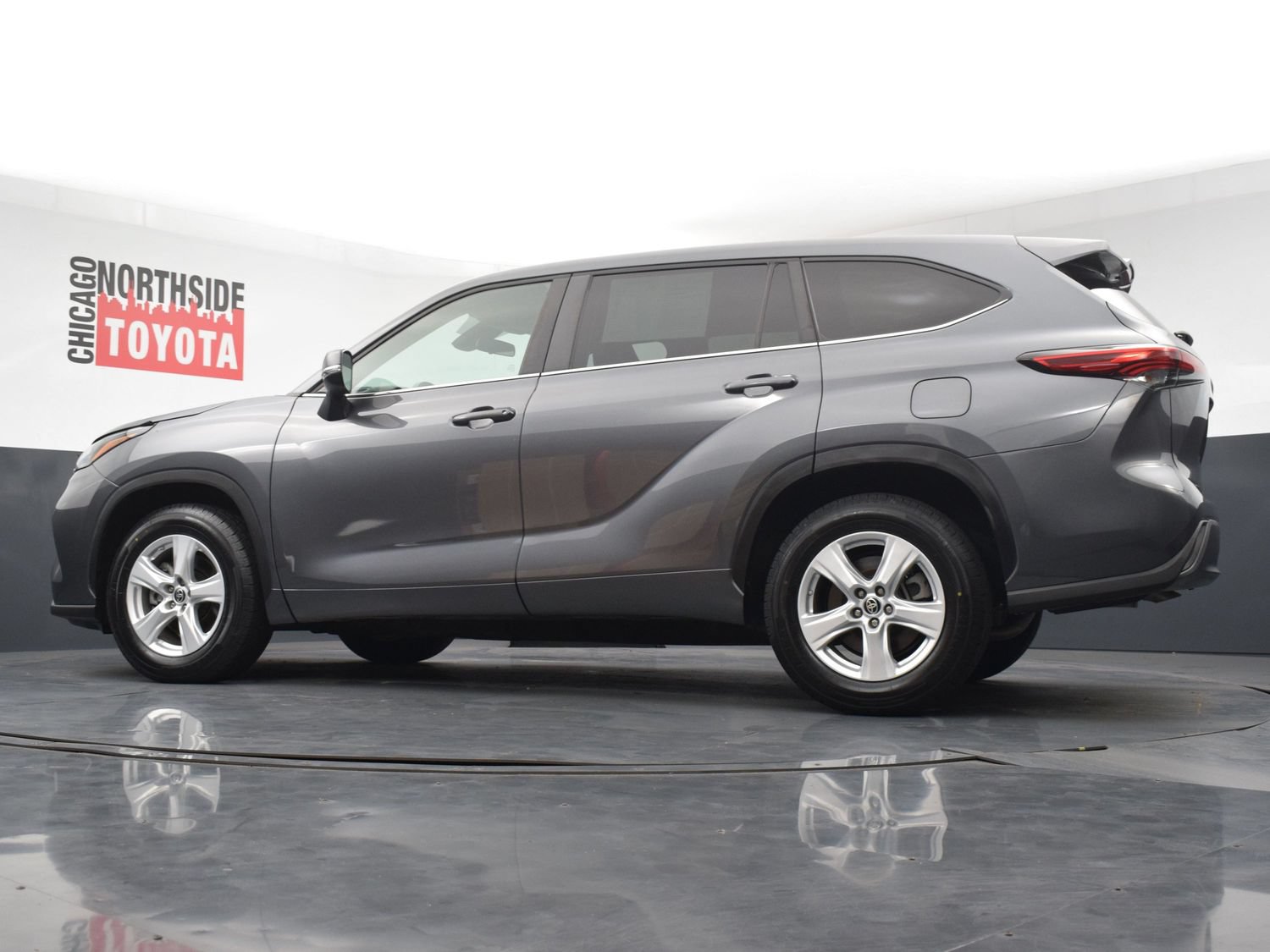 Used 2023 Toyota Highlander L FWD image 27