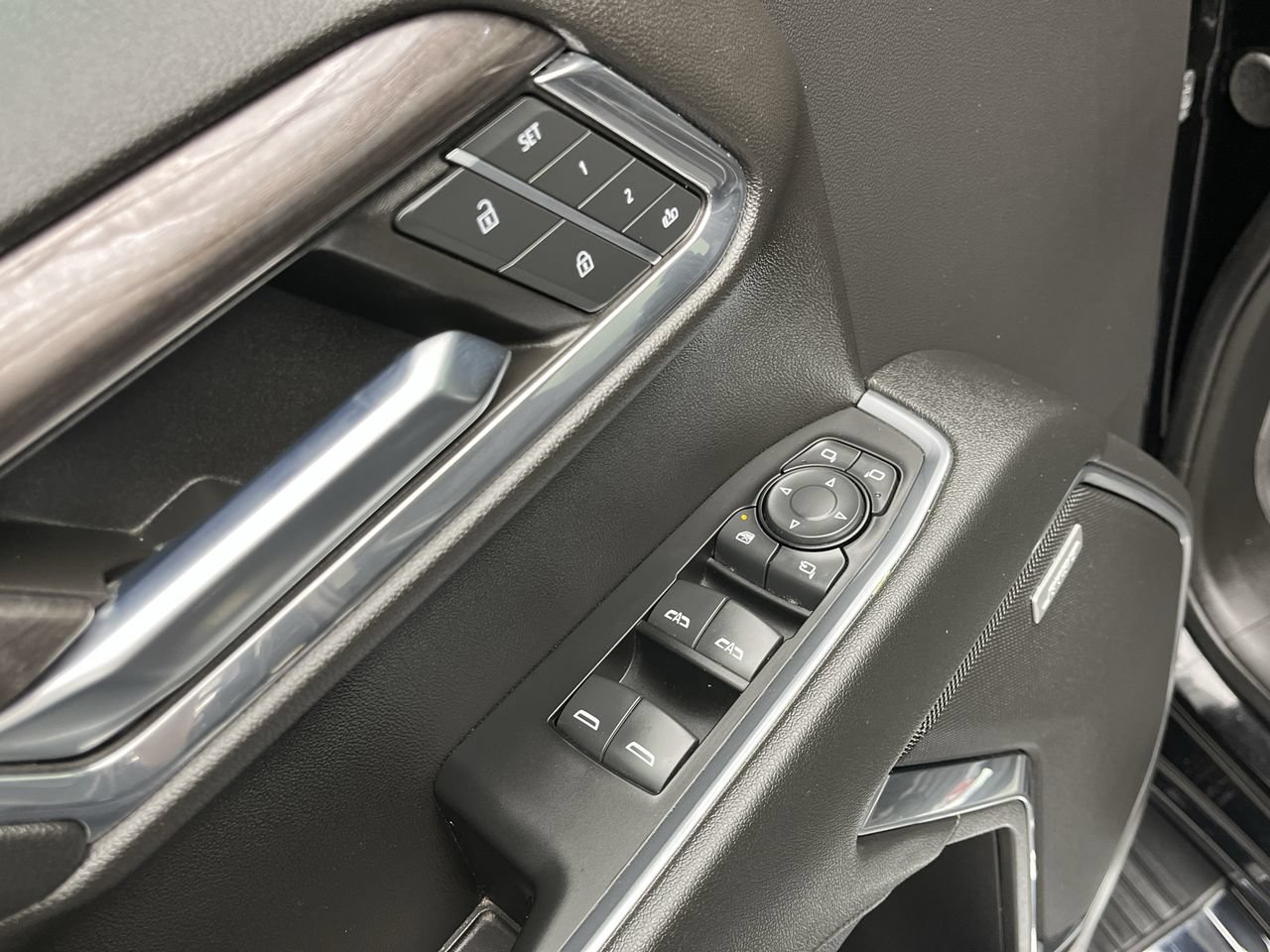 Certified 2024 Chevrolet Silverado 1500 LTZ AWD/4WD image 9