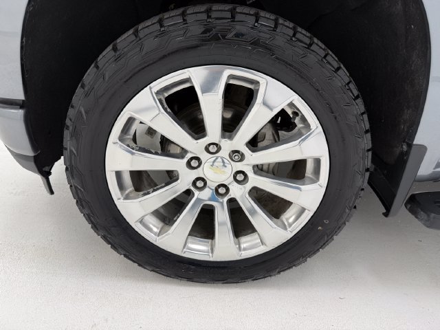 Used 2021 Chevrolet Silverado 1500 High Country w/ Technology Package AWD/4WD image 7
