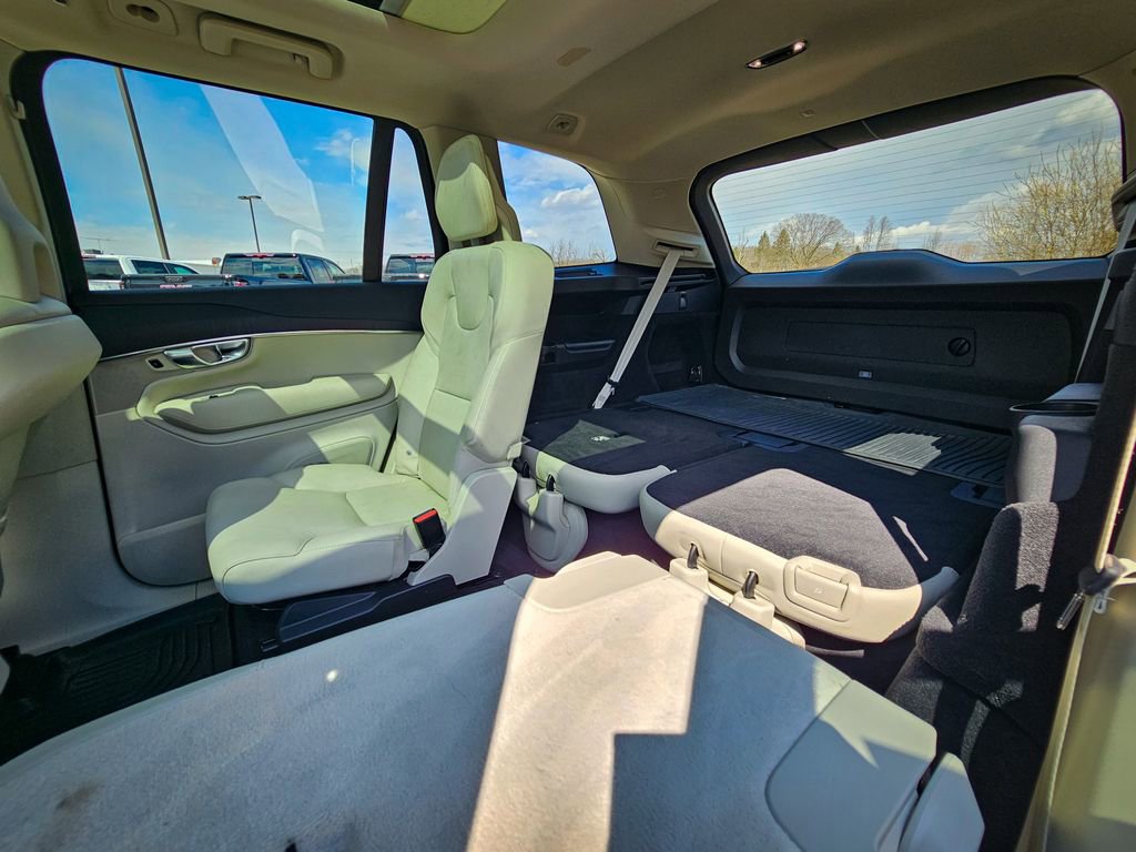 Used 2020 Volvo XC90 T6 Momentum w/ Protection Package Premier image 37