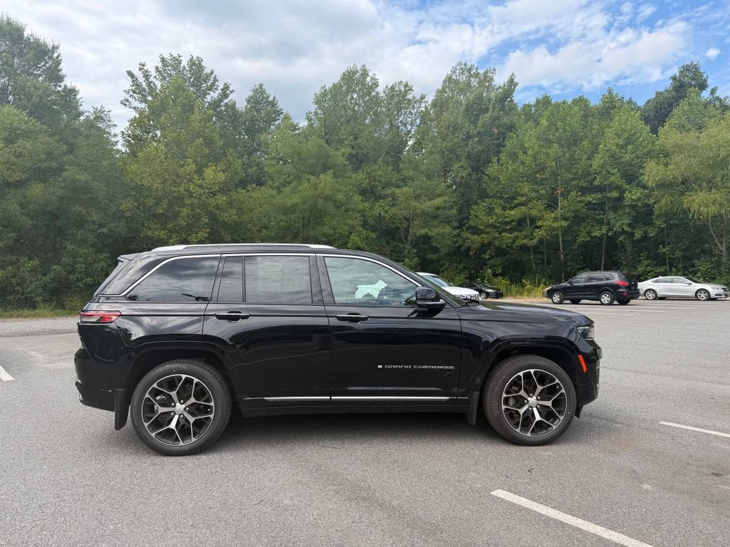 Used 2022 Jeep Grand Cherokee Summit AWD/4WD image 7