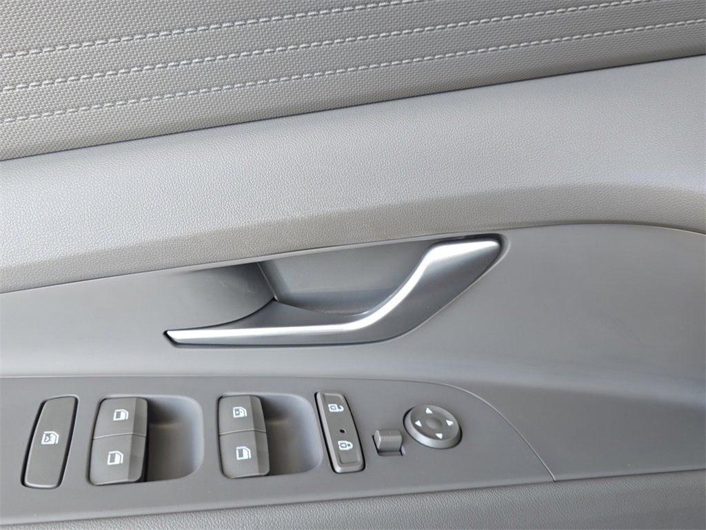 Used 2023 Hyundai Elantra SEL image 16