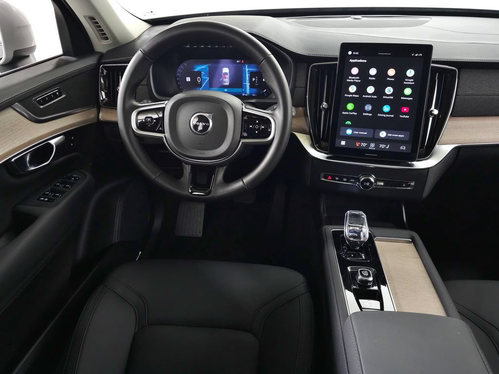Certified 2025 Volvo XC90 B5 Plus AWD/4WD image 19
