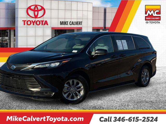 Certified 2025 Toyota Sienna LE