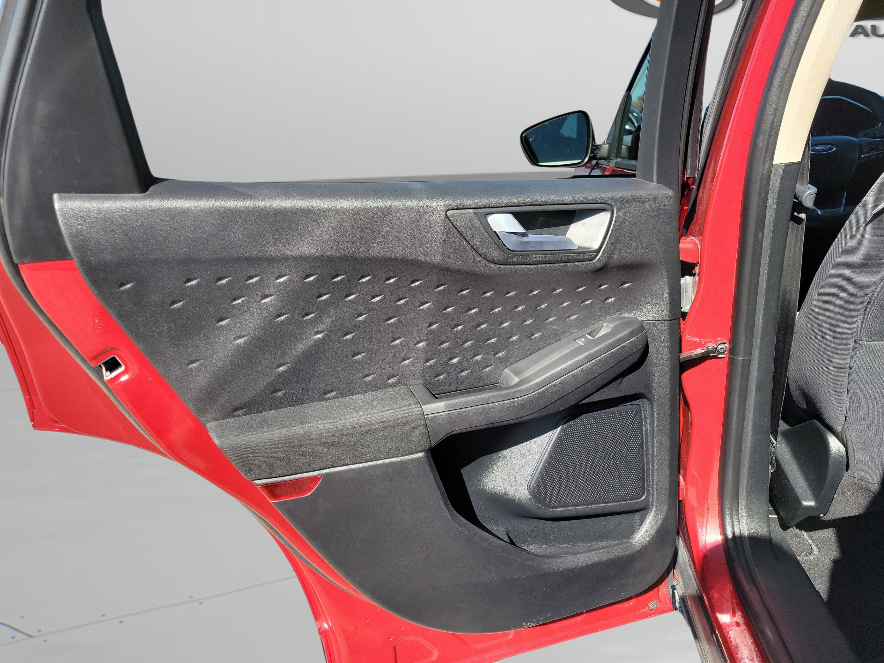 Used 2020 Ford Escape SE image 28