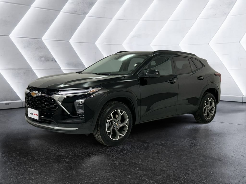 Used 2025 Chevrolet Trax LT w/ LT Convenience Package FWD image 3