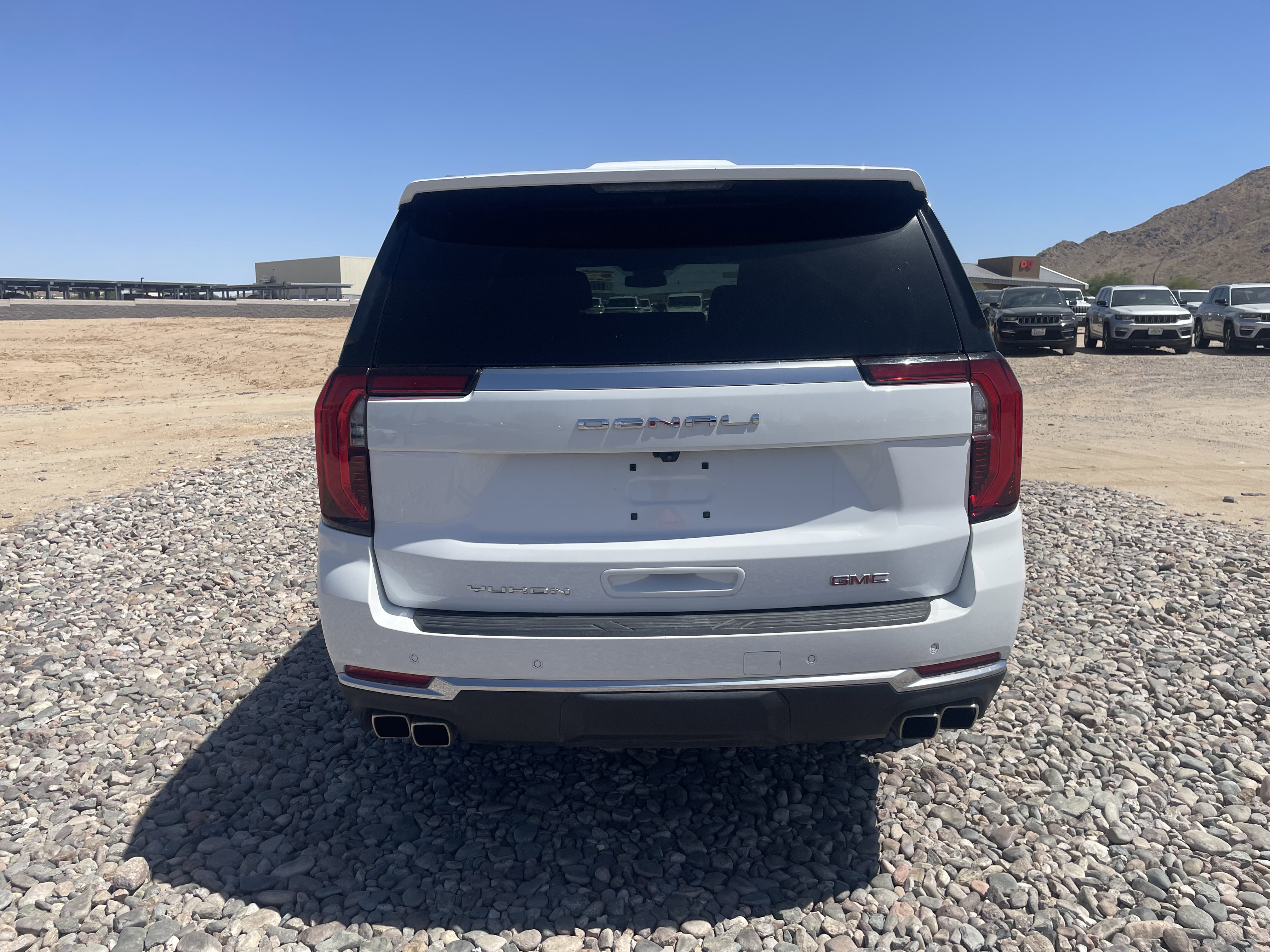 Used 2025 GMC Yukon XL Denali AWD/4WD image 4