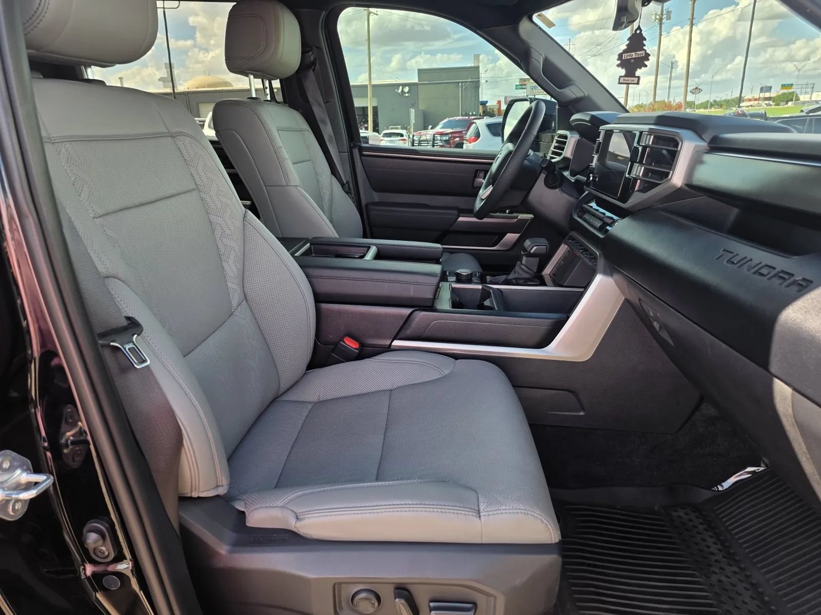 Used 2025 Toyota Tundra SR5 w/ TRD Off-Road Premium Package AWD/4WD image 17