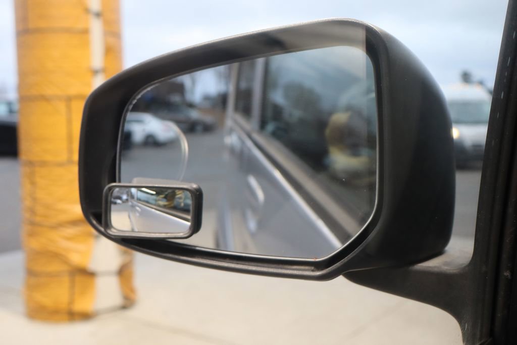 Used 2012 Mitsubishi i SE image 27