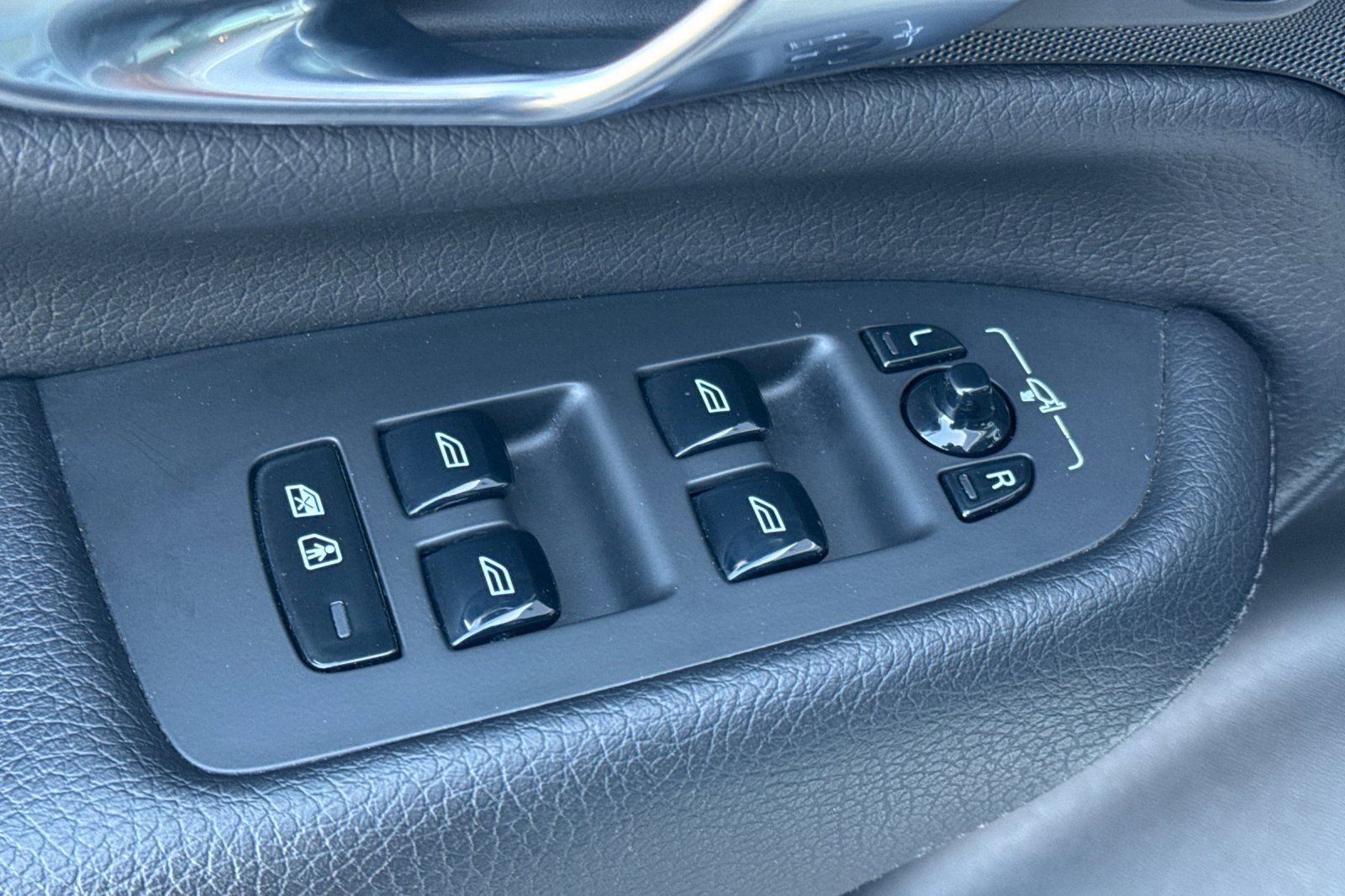 Used 2022 Volvo XC90 T5 Momentum w/ Advanced Package image 11