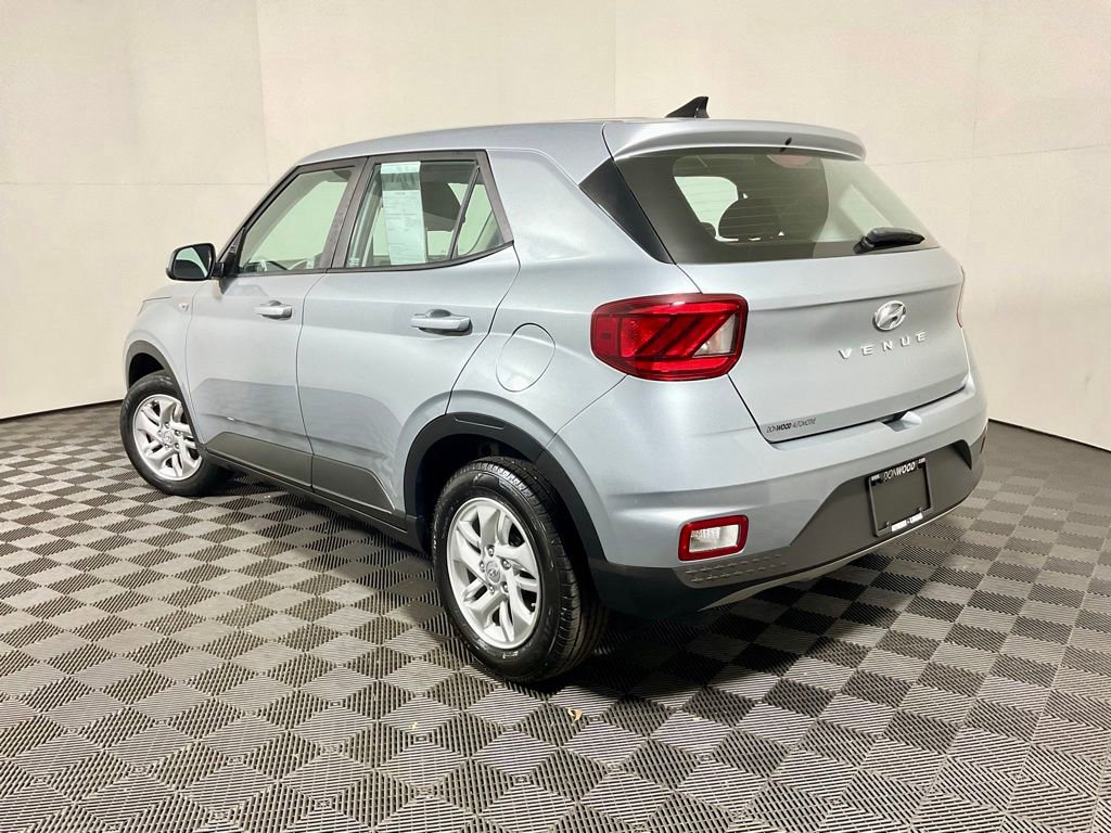 Used 2021 Hyundai Venue SE FWD image 10