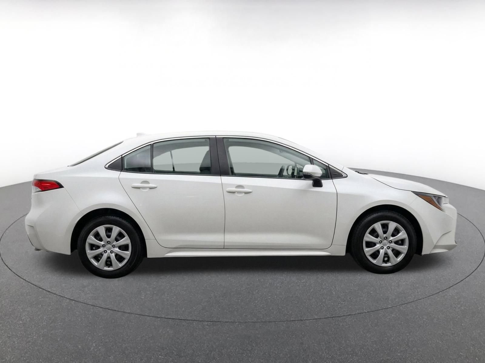 Used 2025 Toyota Corolla LE FWD image 10