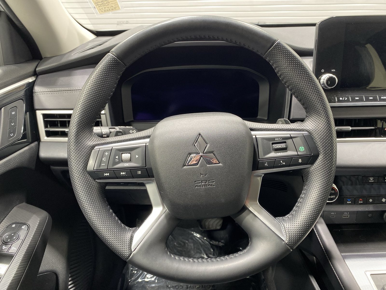 Used 2024 Mitsubishi Outlander SEL AWD/4WD image 14