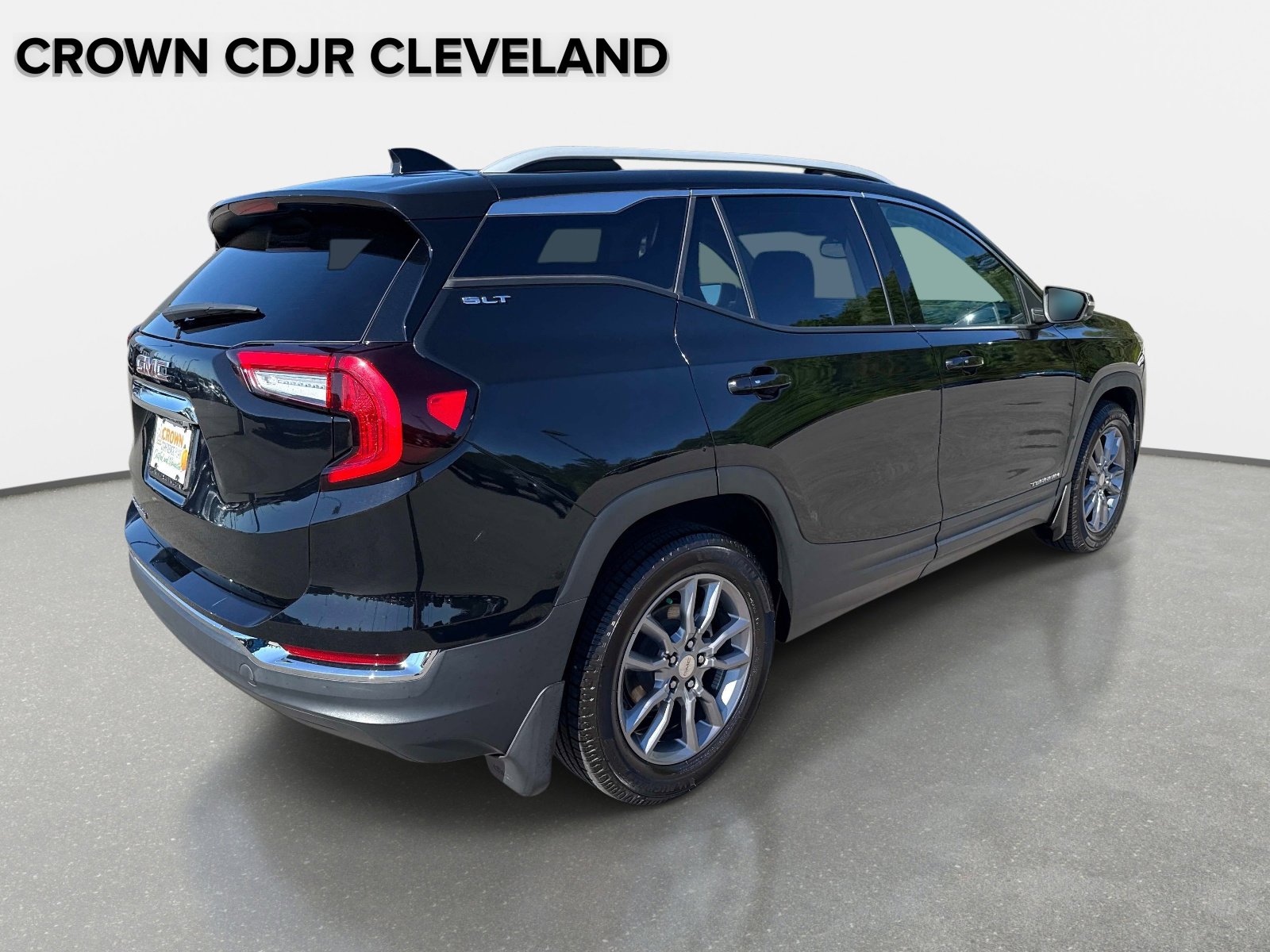 Used 2022 GMC Terrain SLT w/ Infotainment Package II FWD image 5