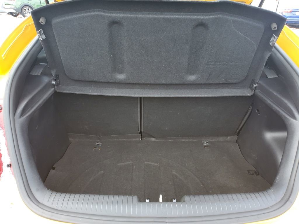 Used 2017 Hyundai Veloster Value Edition image 6