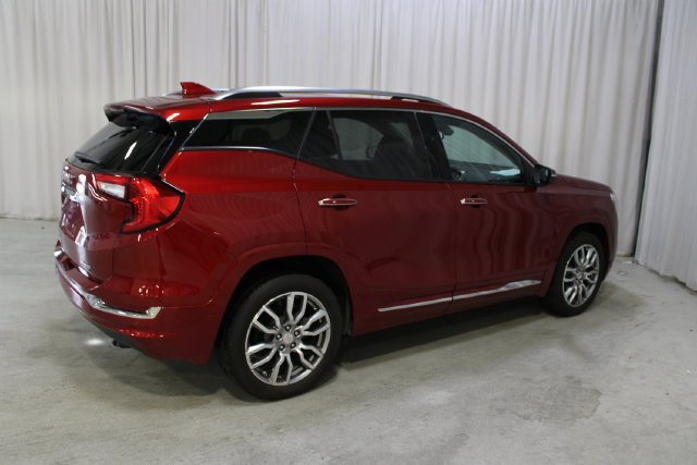 Used 2024 GMC Terrain Denali w/ Denali Premium Package AWD/4WD image 33