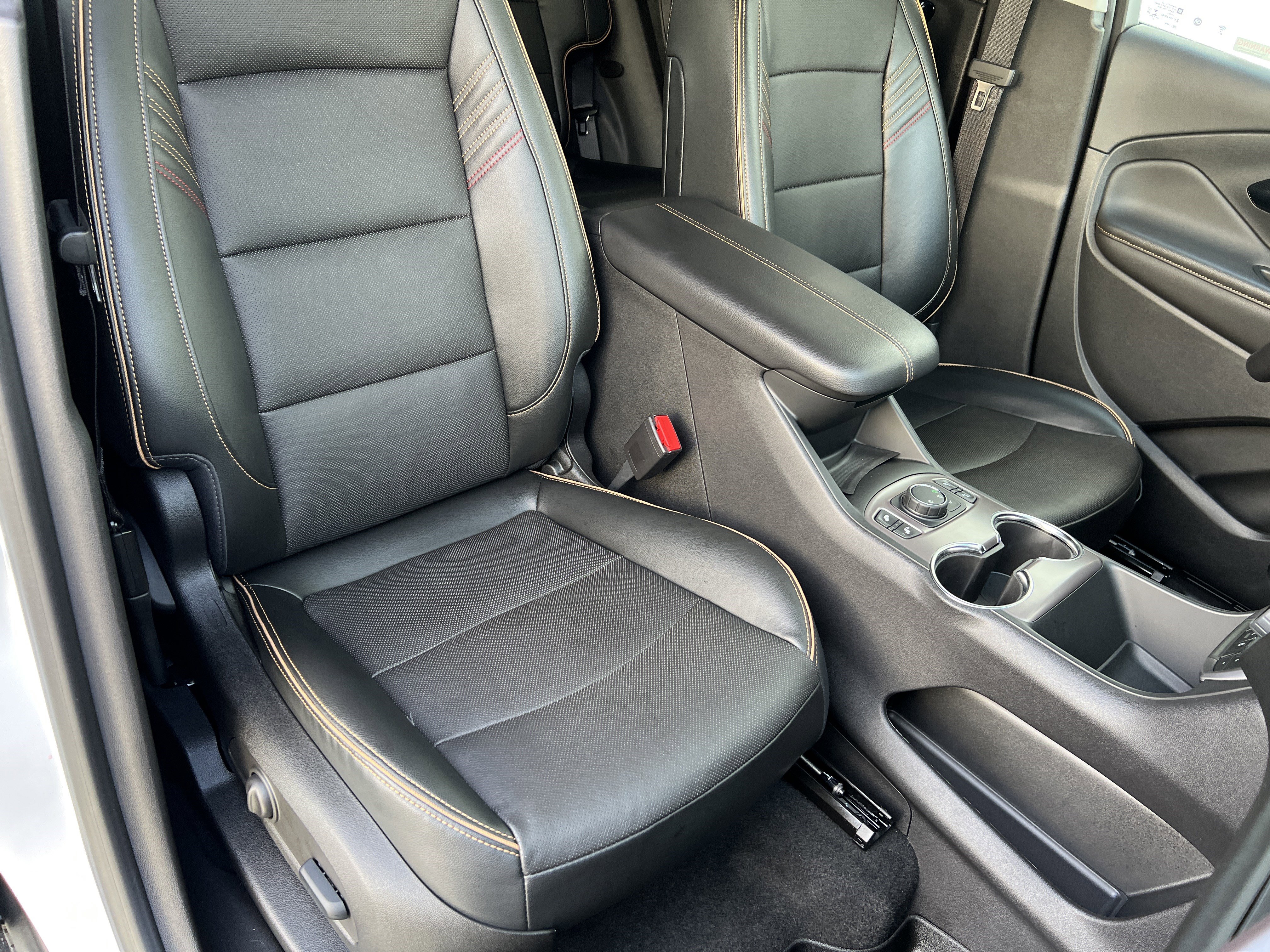 Used 2022 GMC Terrain AT4 w/ Infotainment Package II image 25