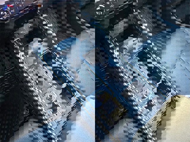 Used 2025 Kia Sorento S image 25