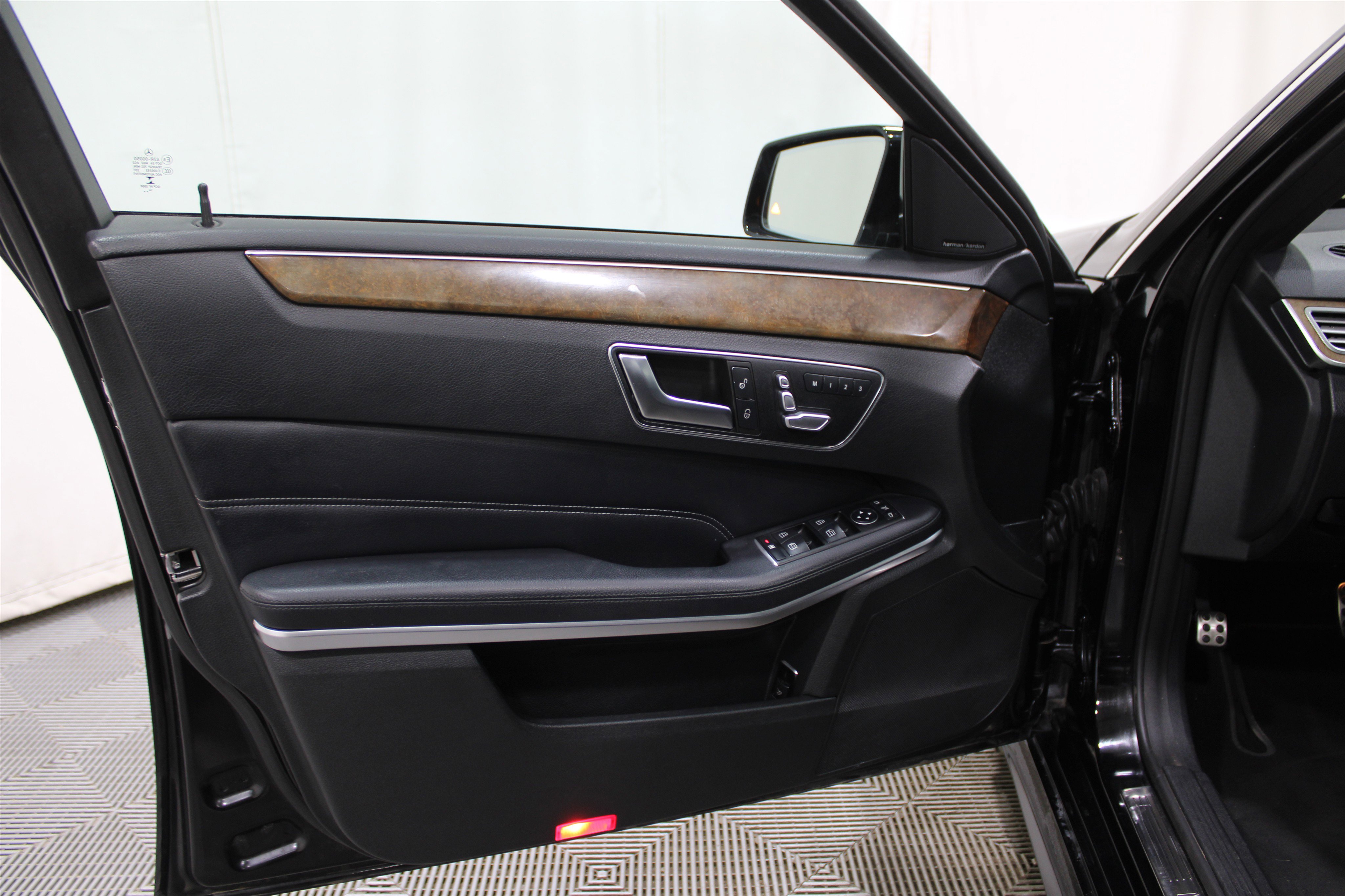 Used 2015 Mercedes-Benz E 350 4MATIC Sedan image 5