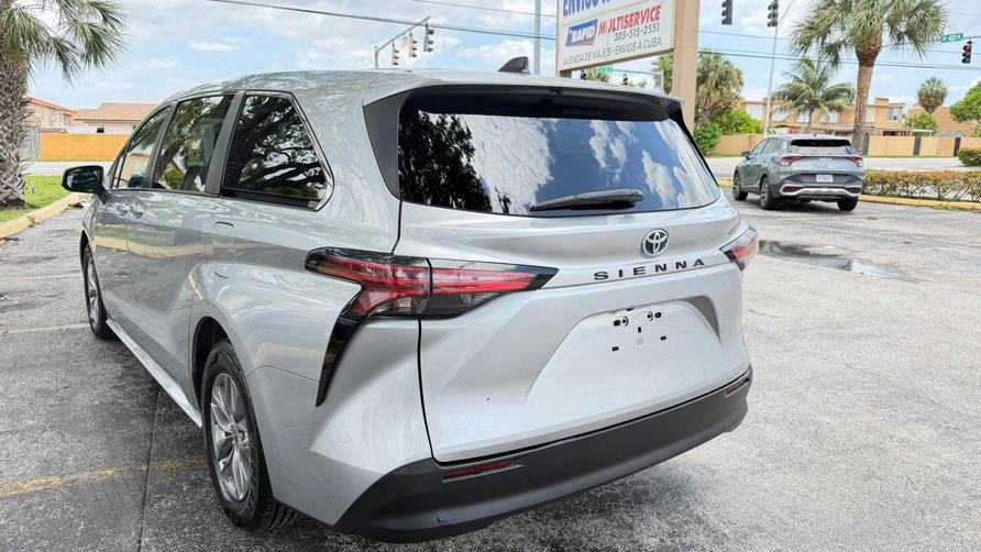 Used 2022 Toyota Sienna LE FWD image 3