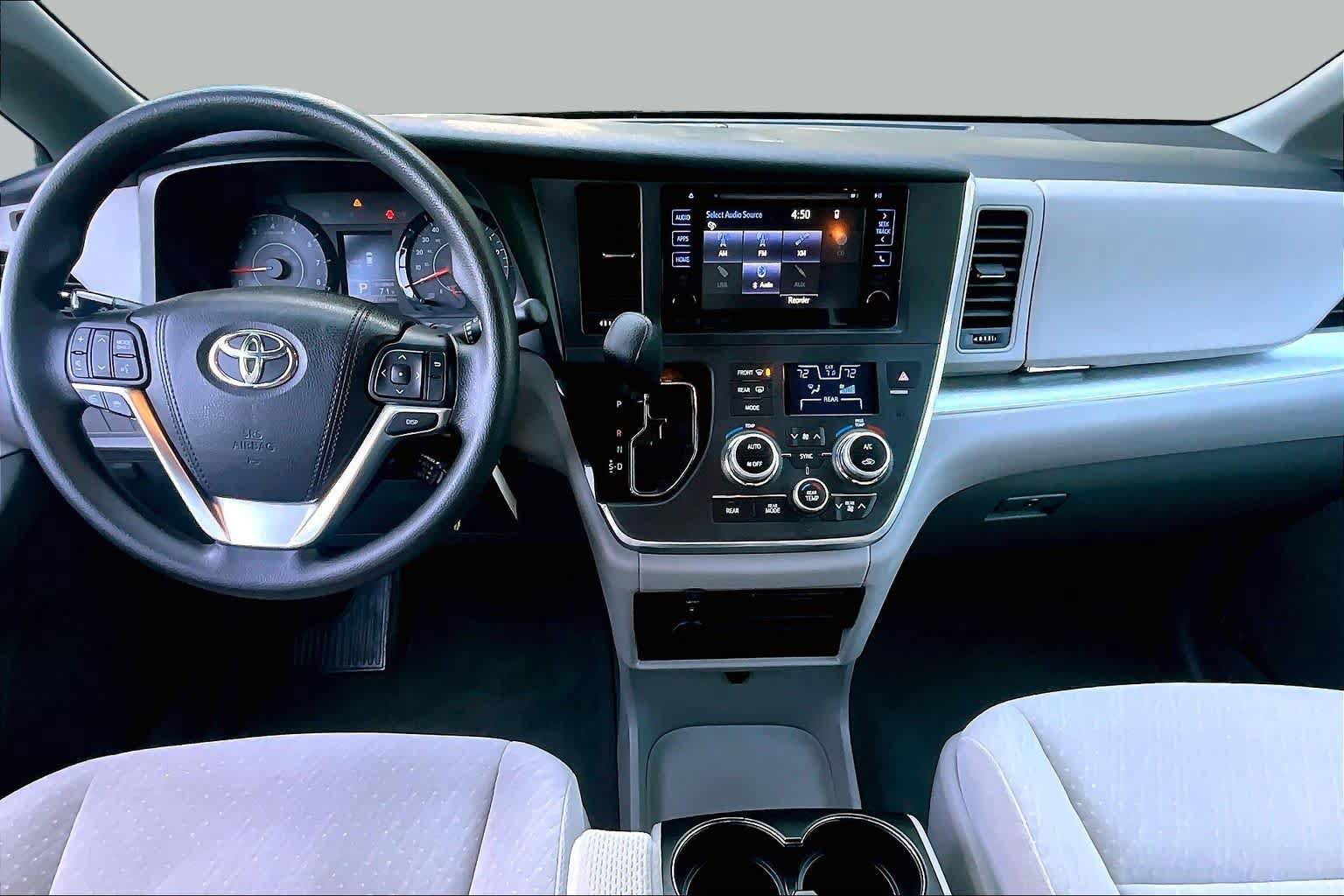 Used 2017 Toyota Sienna LE FWD image 14