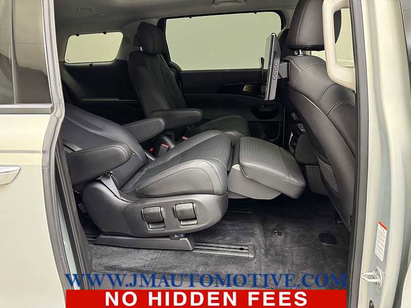 Used 2025 Kia Carnival SX Prestige image 19