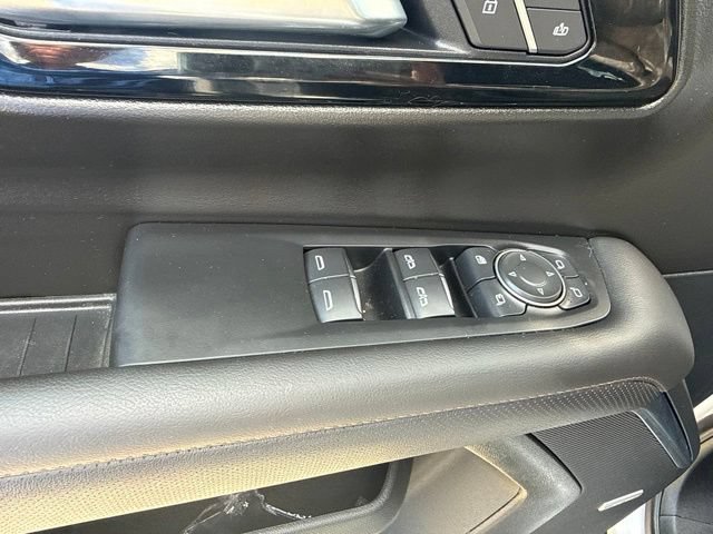 Used 2025 Chevrolet Suburban High Country AWD/4WD image 22